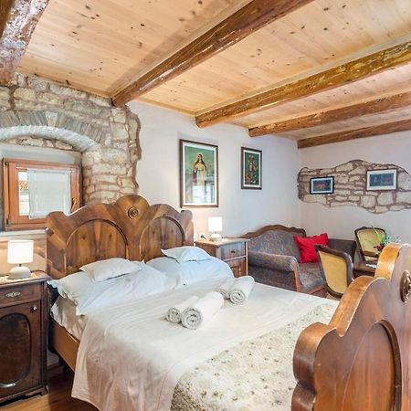 House Peresiji Otel Oda fotoğraf