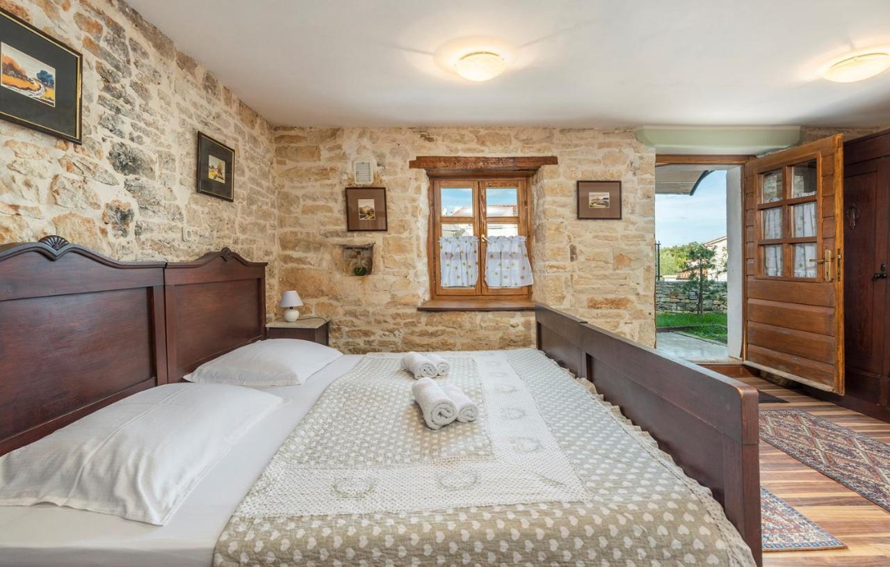 House Peresiji Otel Oda fotoğraf