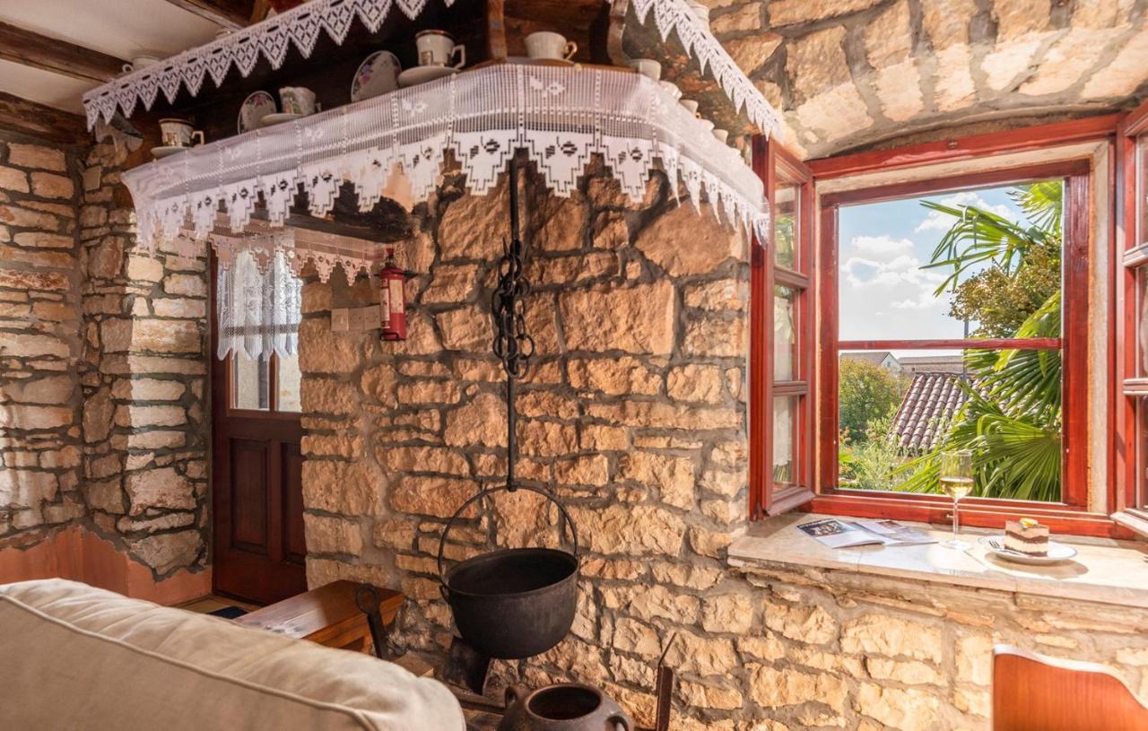 House Peresiji Otel Oda fotoğraf
