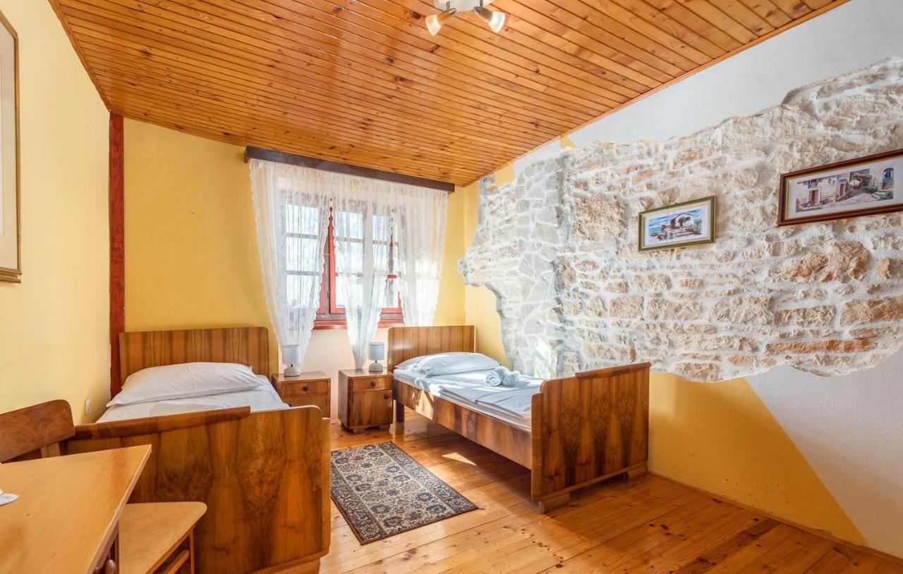 House Peresiji Otel Oda fotoğraf