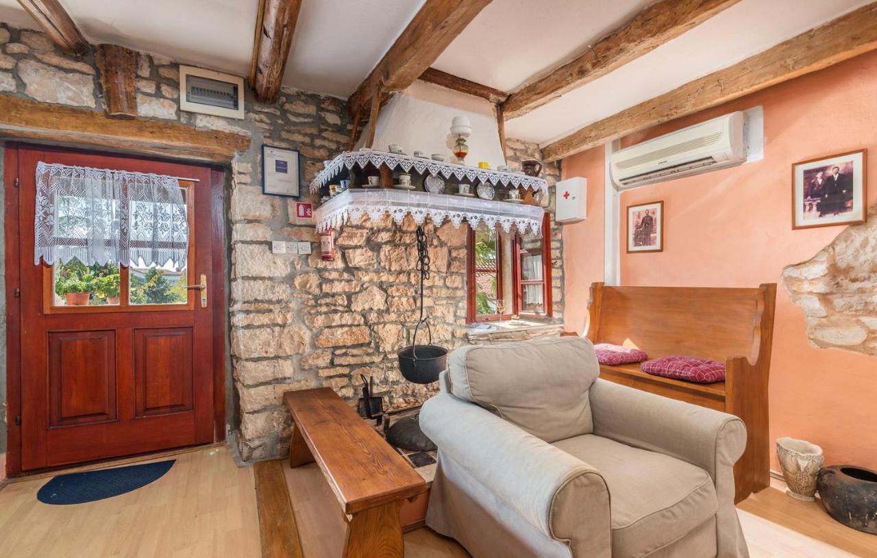 House Peresiji Otel Oda fotoğraf