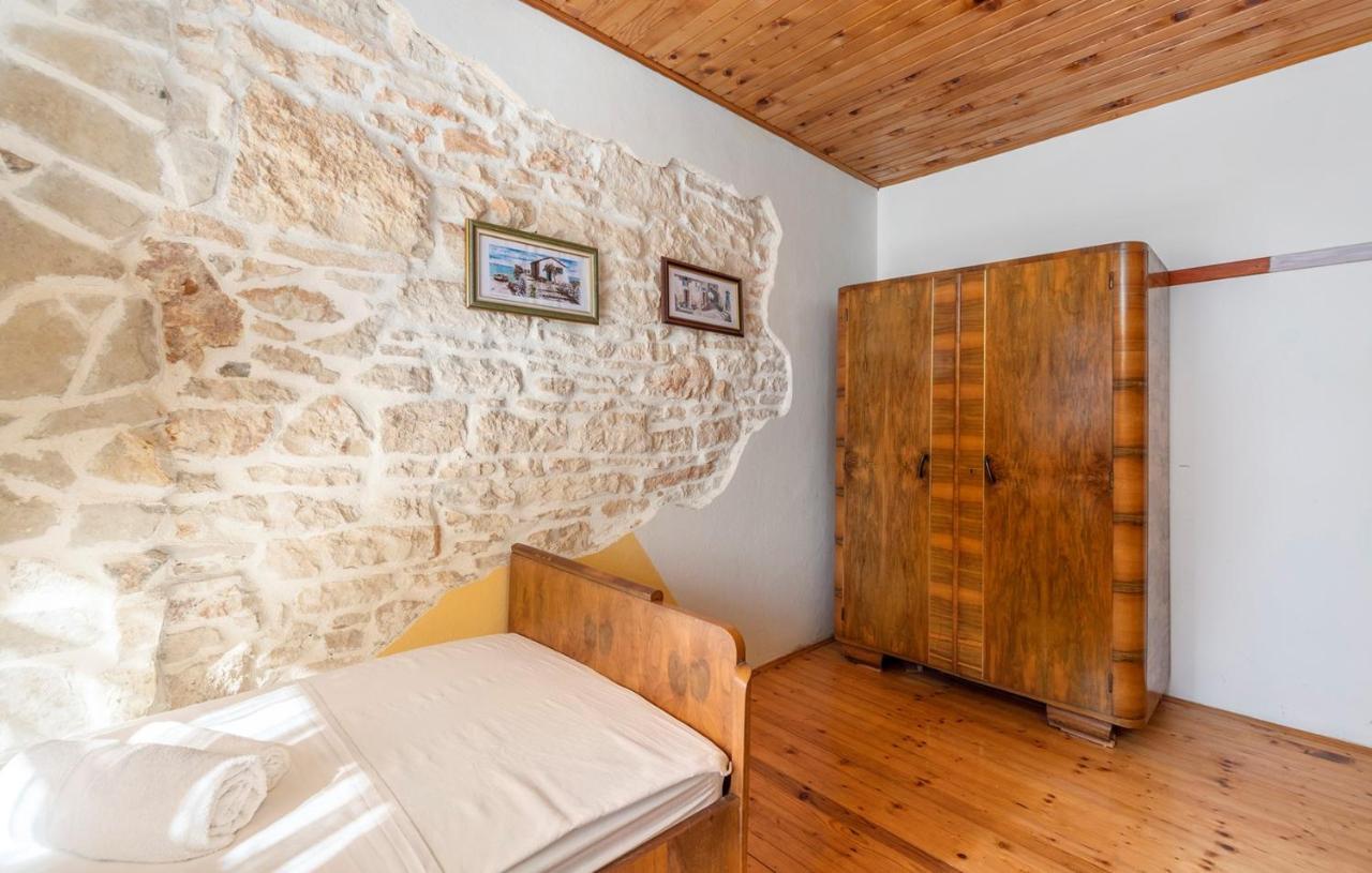 House Peresiji Otel Oda fotoğraf