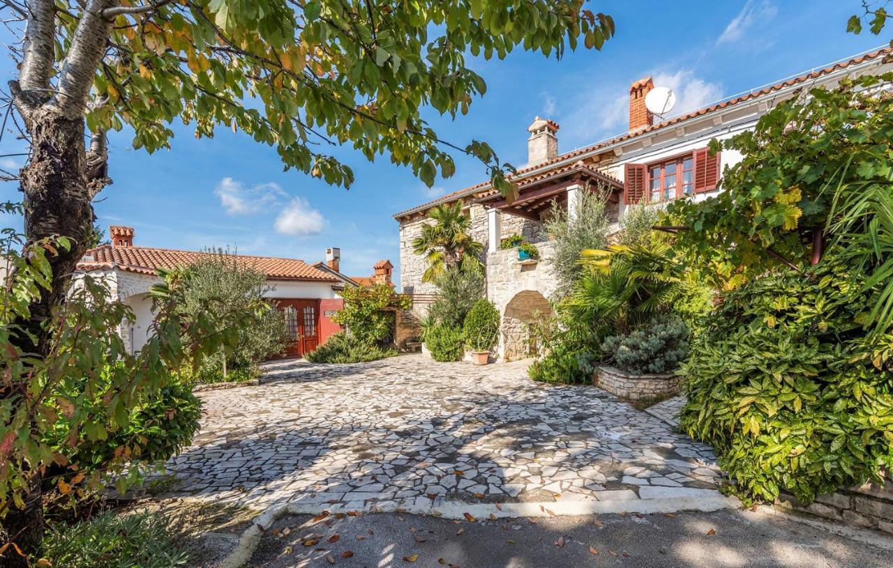 House Peresiji Otel Oda fotoğraf