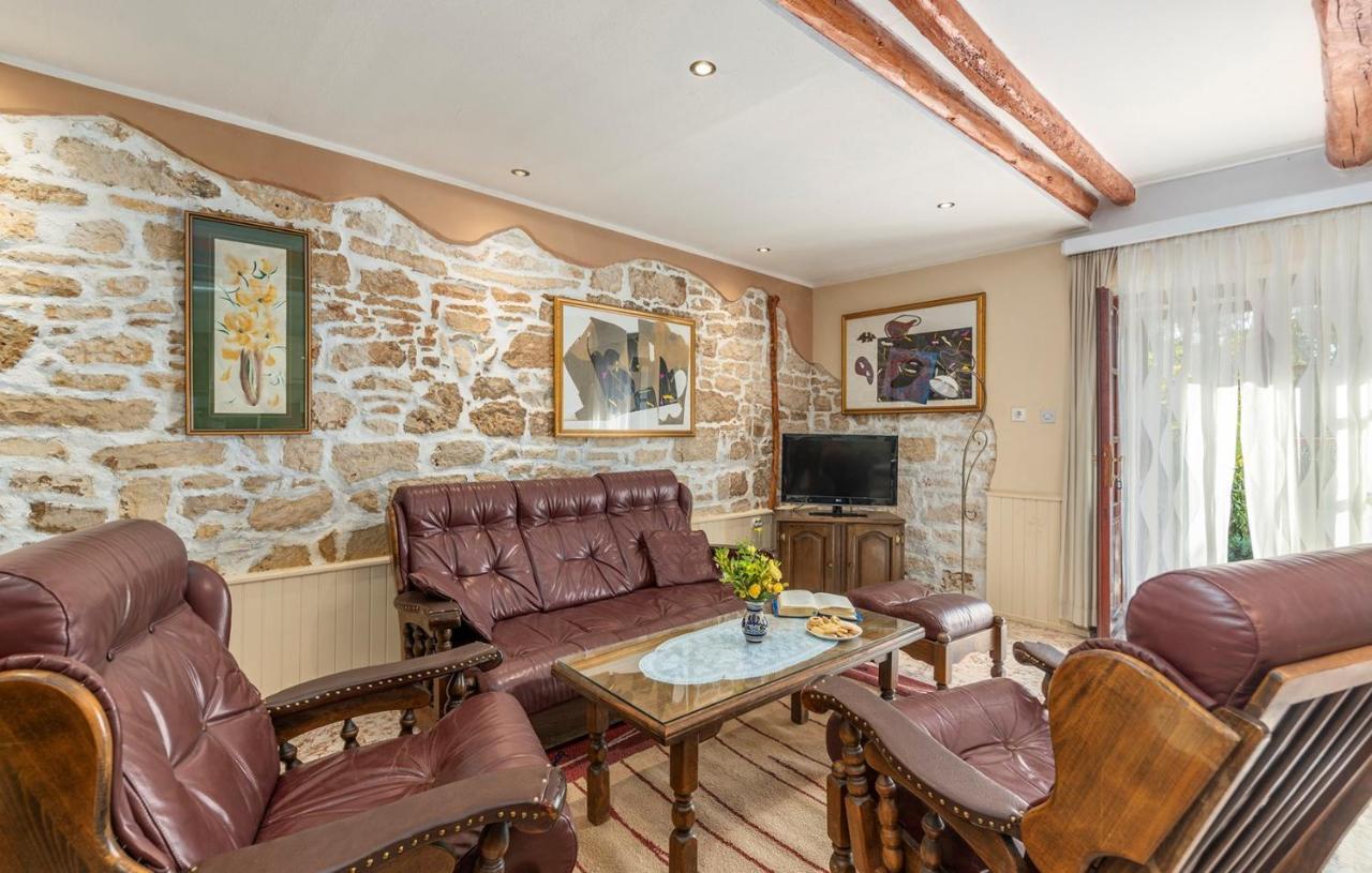 House Peresiji Otel Oda fotoğraf
