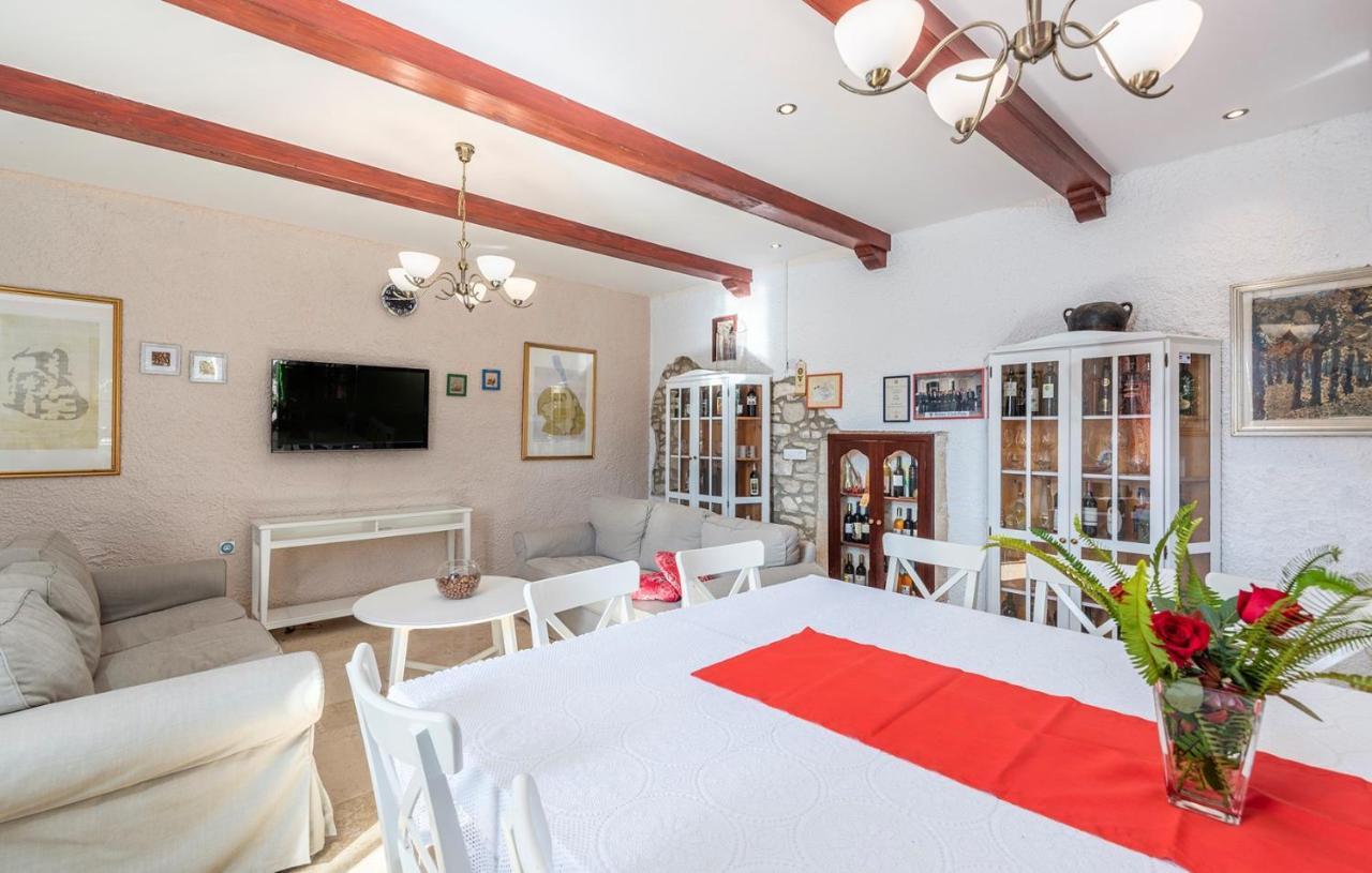 House Peresiji Otel Oda fotoğraf