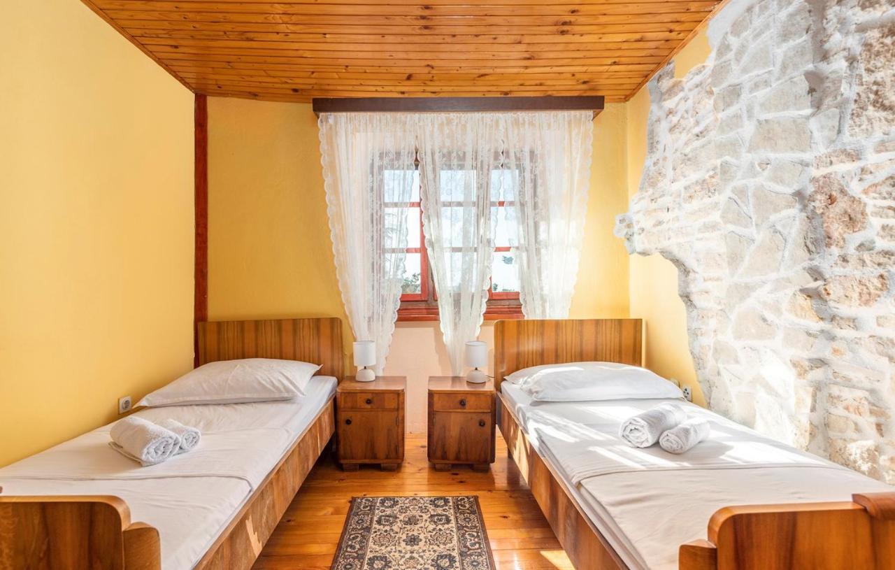 House Peresiji Otel Oda fotoğraf